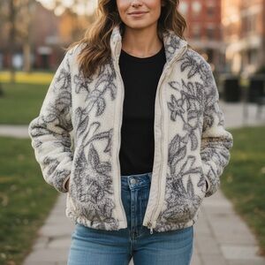 NWT Spyder Full Zip Sherpa Jacket Cream Women’s Large